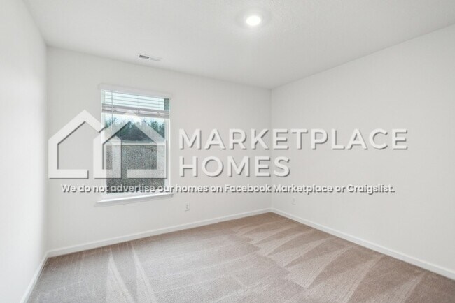 Building Photo - 2025 Southwood Cir