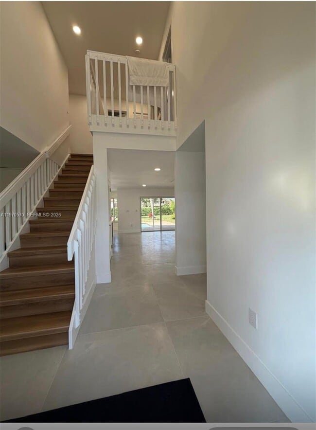 Building Photo - 801 Amherst Ave