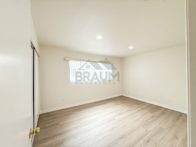 Building Photo - 15000 Burbank Blvd