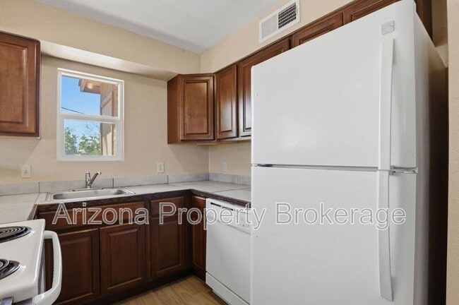 Building Photo - 607 W Rio Salado Pkwy