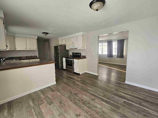 Building Photo - 610 1/2 Sunflower Dr