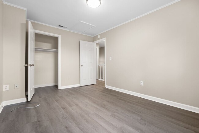 Building Photo - 8 Hayti Ln