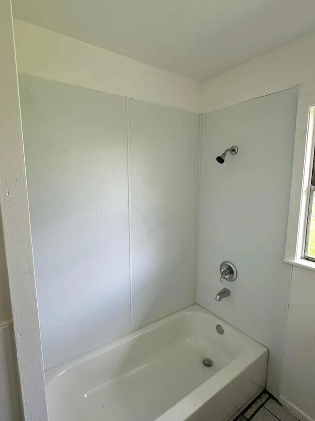 Building Photo - 5720 Shivers Dr