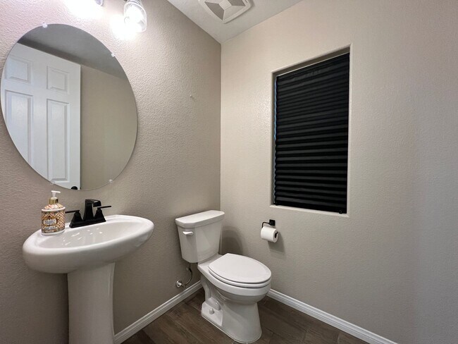 Building Photo - 534 Celebratory Pl