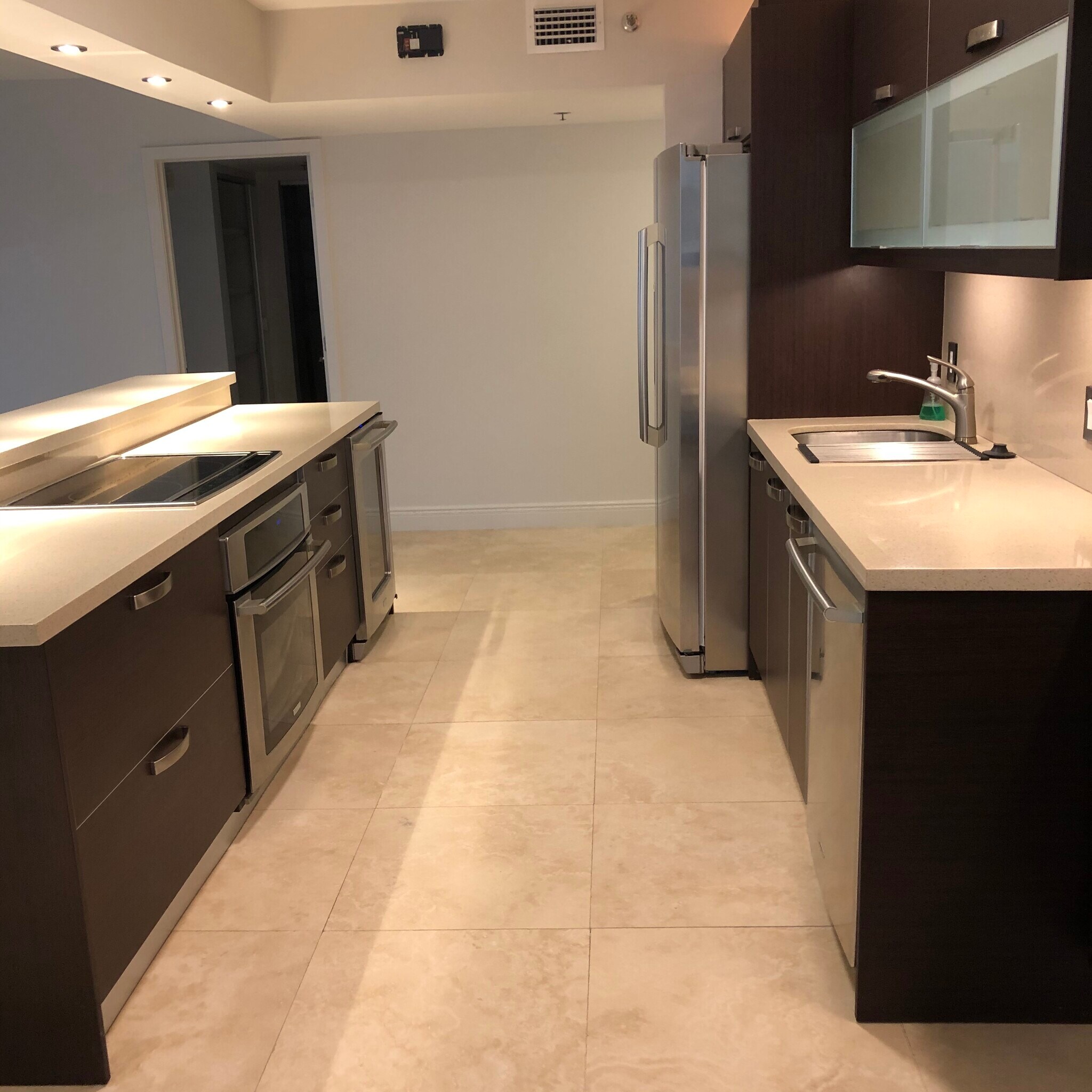 Building Photo - 8877 Collins Ave