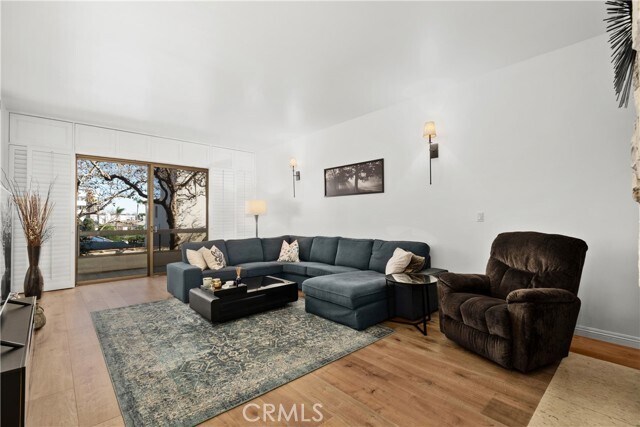 Building Photo - 141 S Linden Dr
