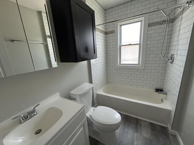 Building Photo - 81 Mariemont Ave