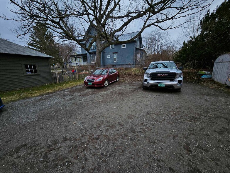 Building Photo - 87 Lincoln Ave