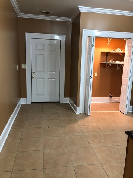 Building Photo - 1939 Martin Luther King Jr Blvd