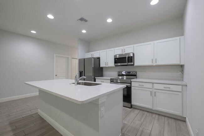 Building Photo - 2240 84th Ct