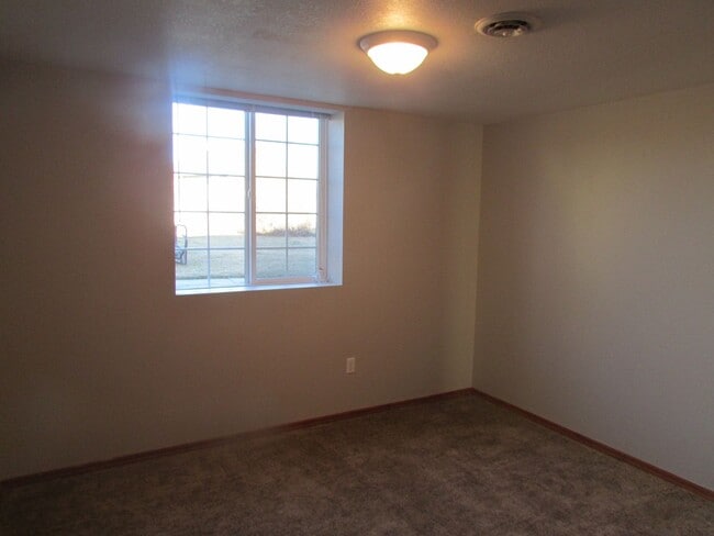 Building Photo - 510 S Circle Dr