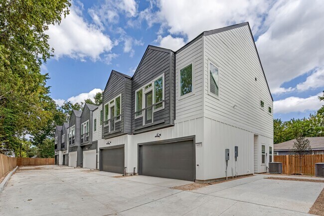 Building Photo - 5105 Mallow St
