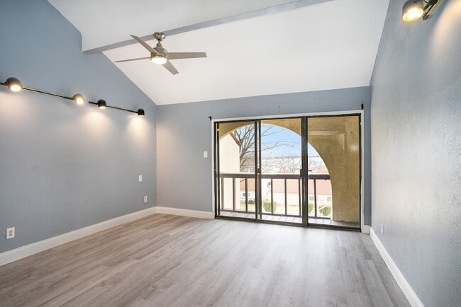 Building Photo - 3929 Roma Ct