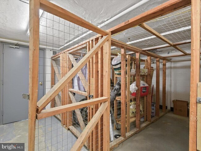 Building Photo - 706 S Arlington Mill Dr