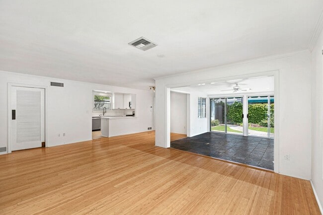 Building Photo - In the heart of the Coronado Village!