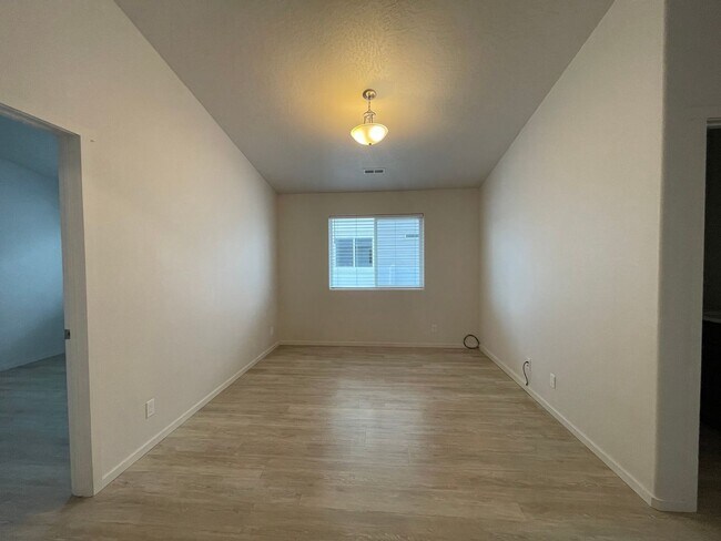 Building Photo - Hayden Rancher