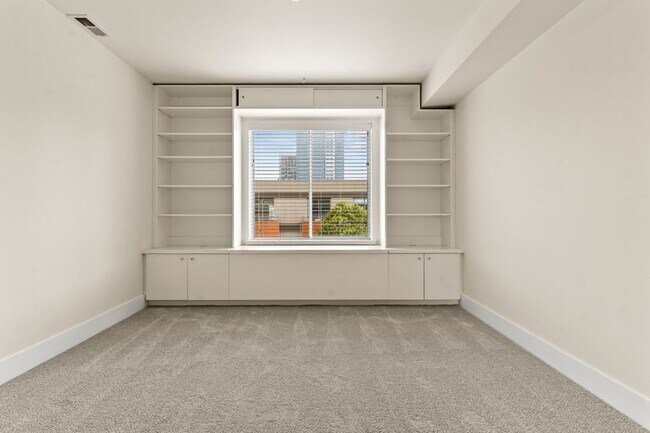 Building Photo - Lovely 2 Bed, 1.5 Bi-Level Hayes Valley Co...