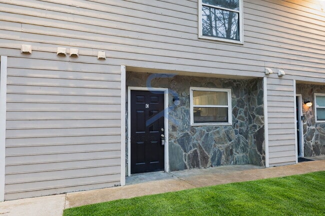 Building Photo - Move in before January 15th and get $100 OFF your rent for the first 3 months — PLUS a $250 Amazo...