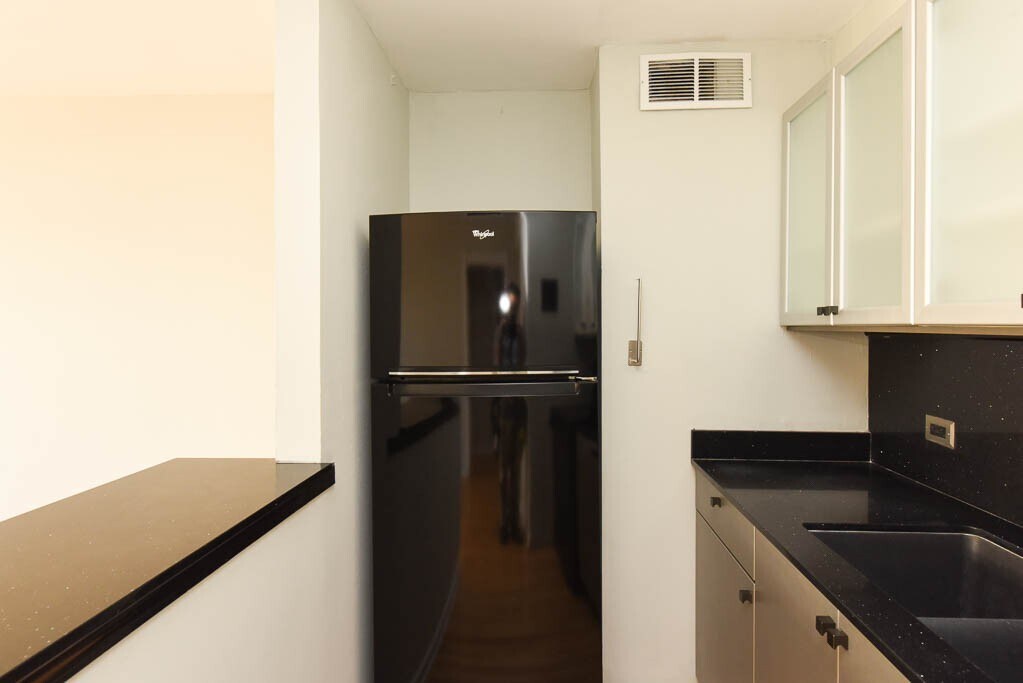 Building Photo - 450 W Wellington Ave