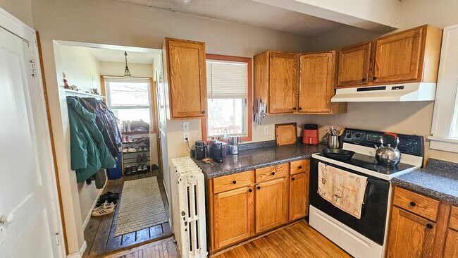 Main Kitchen - 904 20th Ave SE