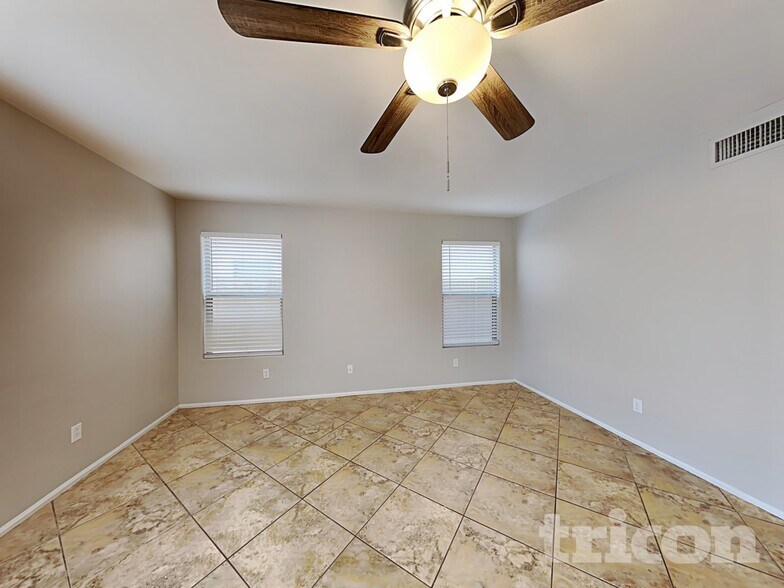 Building Photo - 8738 W Golden Ln