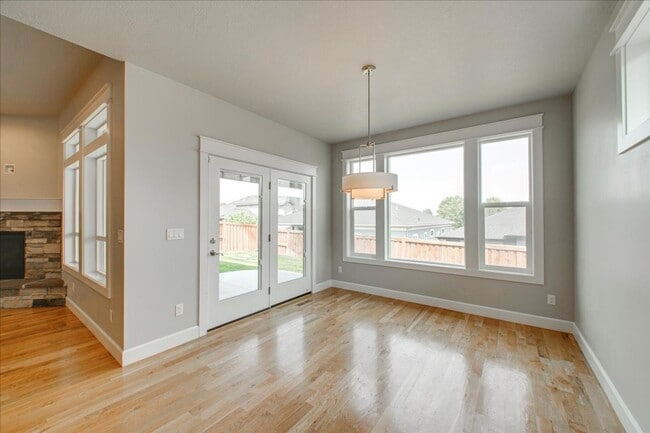 Building Photo - Beautiful Home in Desired Hazelwood Subdiv...