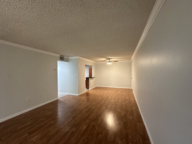 Building Photo - 2 bedroom, 2 bathroom condo across from th...
