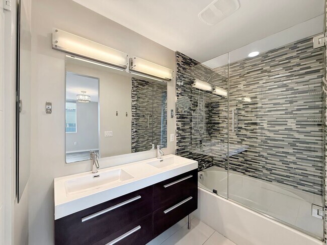 Building Photo - SD: Stunning 3BD/3.5BA Townhome in Ocean Beach with 2-Car Garage, Private Balcony & In-Unit Laundry