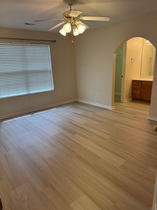 Building Photo - 3553 Oak Villa Way