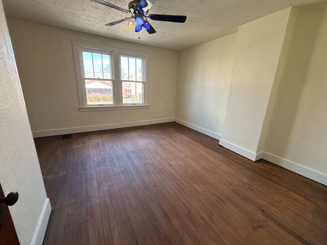 Building Photo - Remodeled 3 Bedroom Home - Available Now!