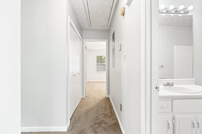 Building Photo - 1704 Hunting Creek Dr SE