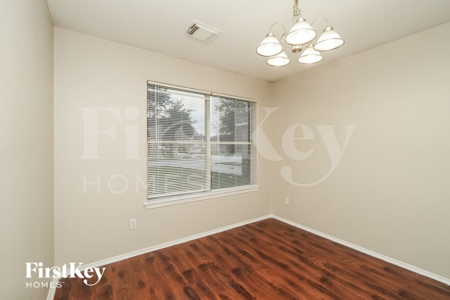 Building Photo - 2026 Cold River Dr