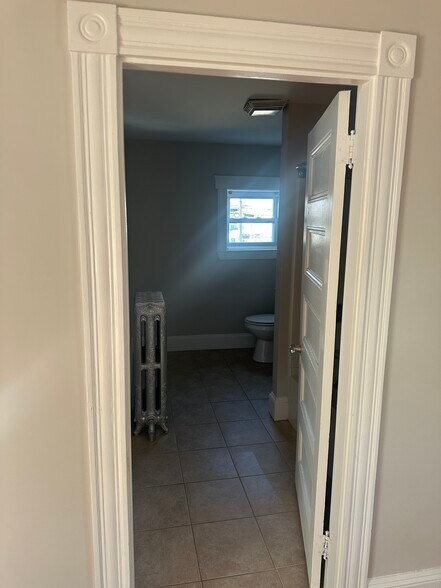 Building Photo - 22 Central St