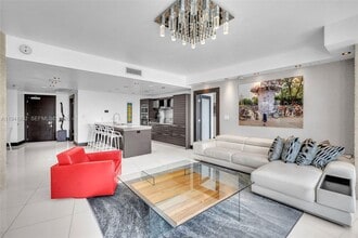 Building Photo - 200 Biscayne Blvd Way