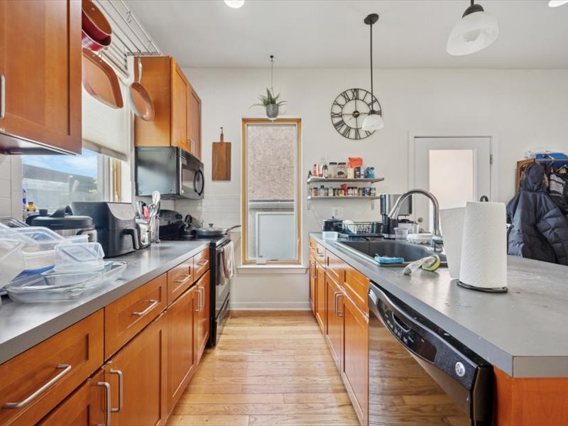 Building Photo - 928 S 15th St