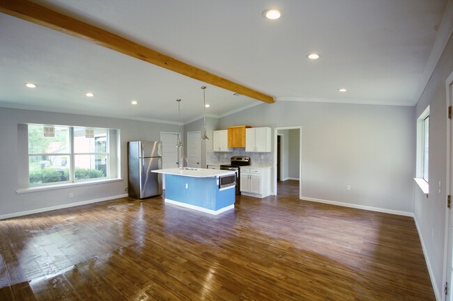 Building Photo - Adorable 3 Bedroom 2 Bath Remodel in 78230