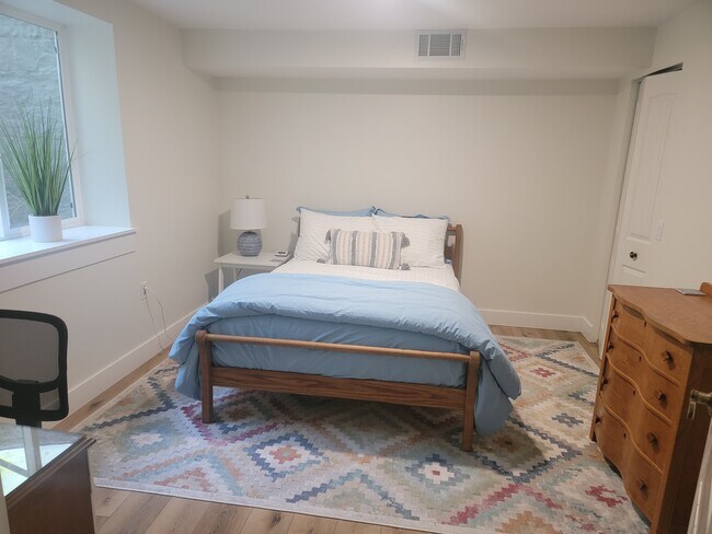 Building Photo - 9976 Edgewood Ave