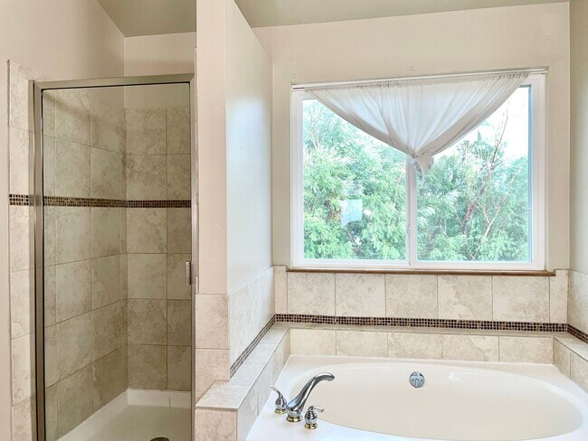 Building Photo - FANTASTIC 4 BEDROOM IN FAIRFAX