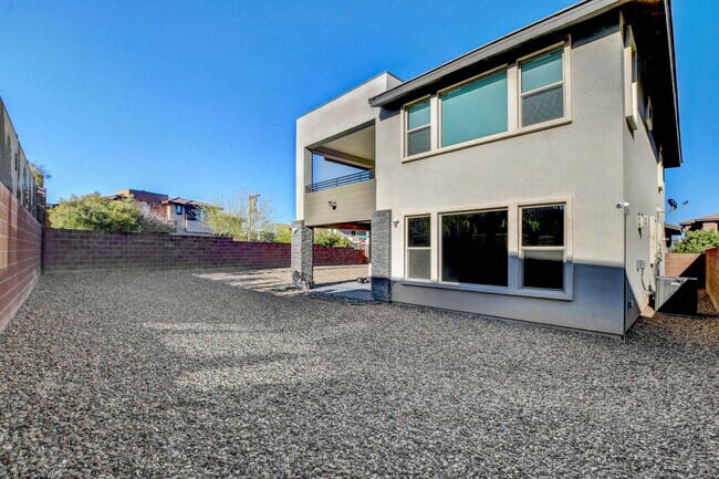 Building Photo - 6005 Andezano Dr