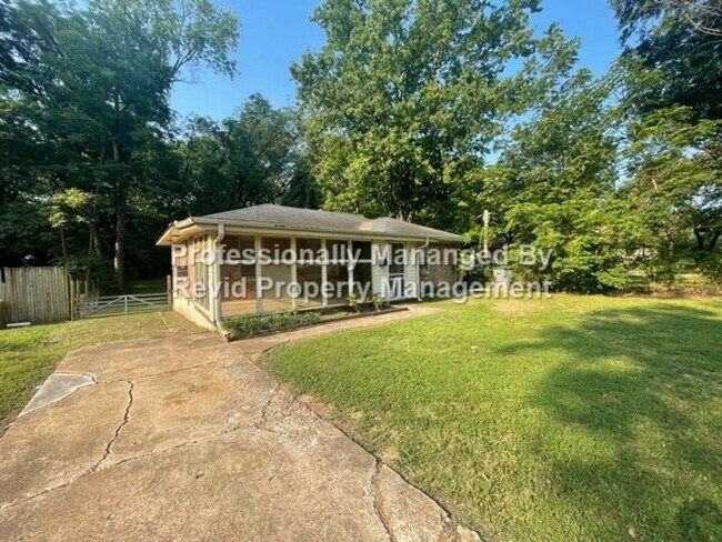 Building Photo - 3541 Stuart Rd