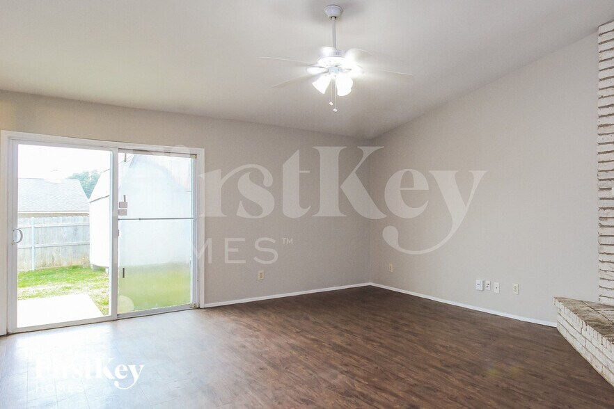 Building Photo - 1405 Steinburg Ln