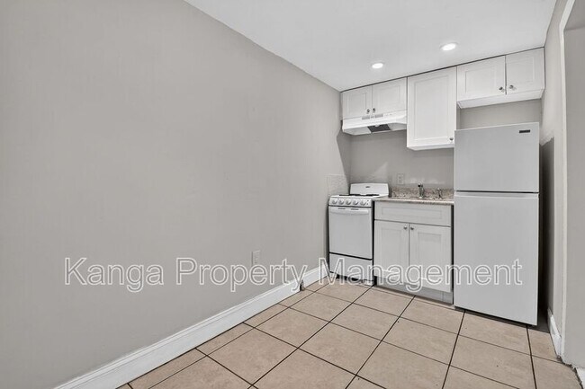 Building Photo - 887 7th St