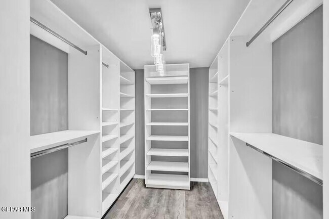 Building Photo - 9100 Parkland Dr