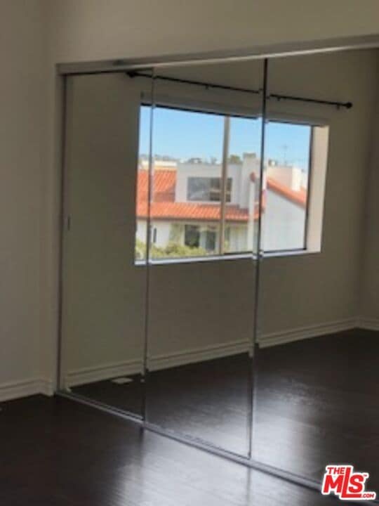 Building Photo - 622 S Barrington Ave