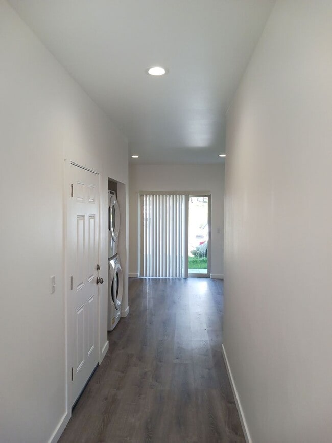 Building Photo - Ferndale - 3 bedroom, 3 bath Townhome