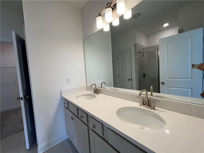 Building Photo - 2426 Figaro Dr