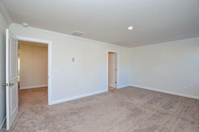 Building Photo - Like New All Brick Home in Mint Hill!