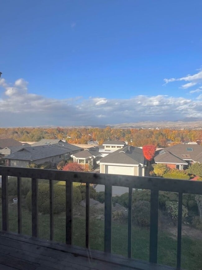 Building Photo - Furnished 4 Bed 3 Bath Patio Home with Stu...