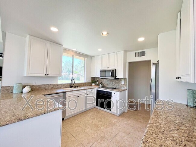 Building Photo - 76675 Sandpiper Dr