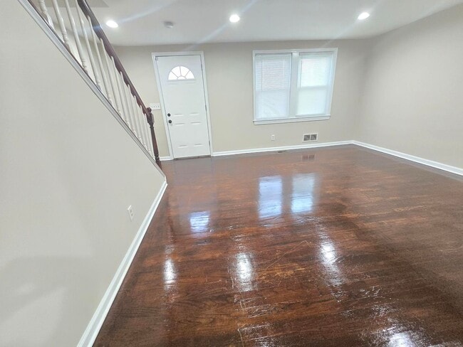 Building Photo - Beautiful 4 Bedroom 2 Bathroom East Baltimore Town Home